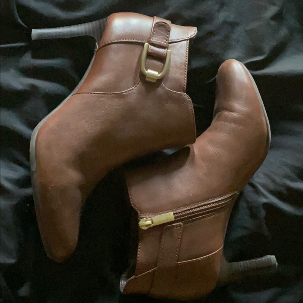 Brown bandolino leather boots